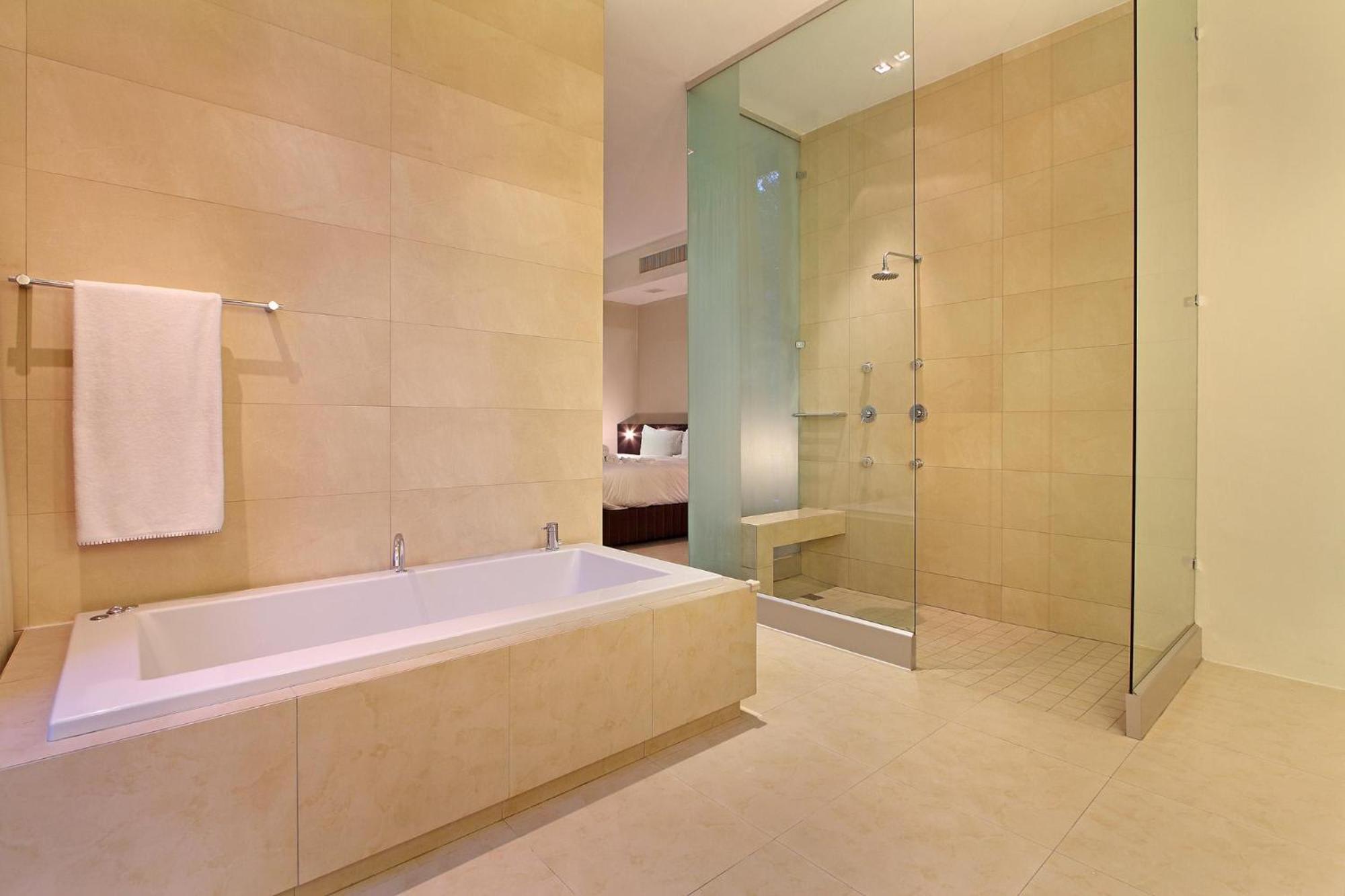Apartment Sea View 3bed W Pool Near Beaches Glen Sunsets *
