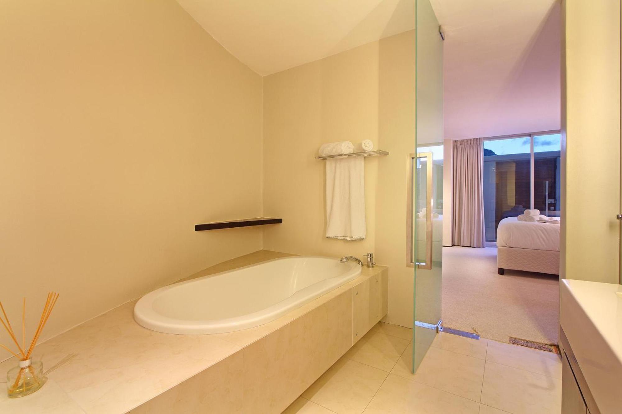 Apartment Sea View 3bed W Pool Near Beaches Glen Sunsets Cape Town